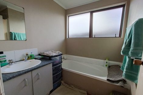 Photo of property in 2/15 Trimdon Street, Randwick Park, Auckland, 2105