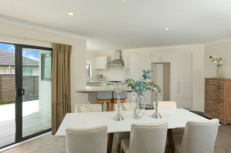 Photo of property in 5 Mcwhirters Farm Lane, Massey, Auckland, 0614