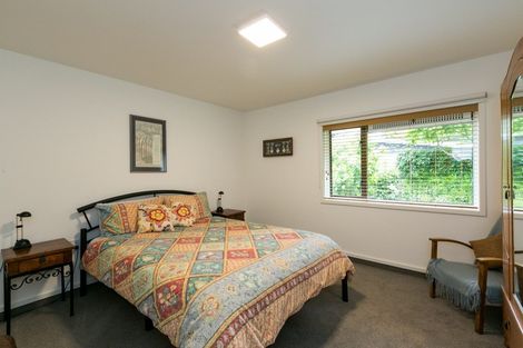 Photo of property in 2 Matthews Place, Taradale, Napier, 4112
