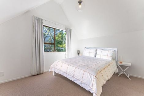 Photo of property in 2/15 Sunward Rise, Glenfield, Auckland, 0629