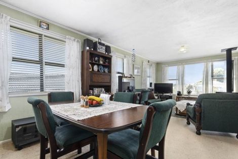 Photo of property in 24 School Road, Te Atatu South, Auckland, 0610