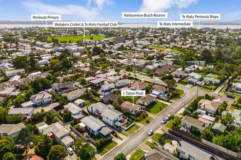 Photo of property in 1 Taipari Road, Te Atatu Peninsula, Auckland, 0610