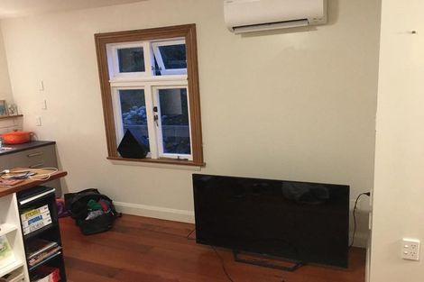 Photo of property in 25 Harbour View Road, Northland, Wellington, 6012