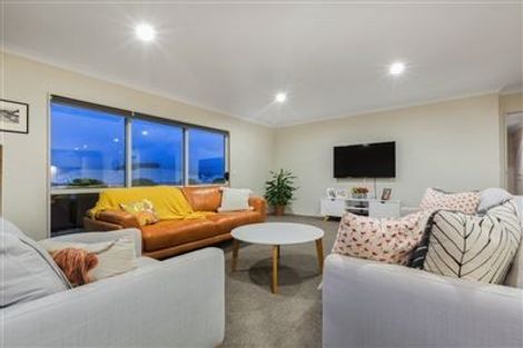 Photo of property in 4 Gennaker Lane, Whitby, Porirua, 5024