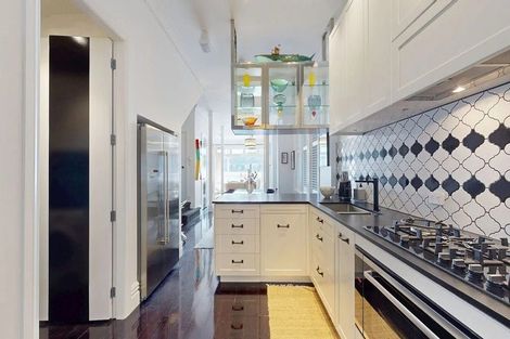 Photo of property in 322 Oriental Parade, Oriental Bay, Wellington, 6011