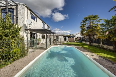 Photo of property in 14 Bassett Place, Taradale, Napier, 4112