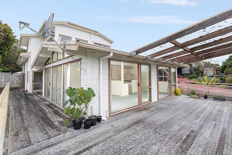 Photo of property in 17 Sea Vista Avenue, Beach Haven, Auckland, 0626