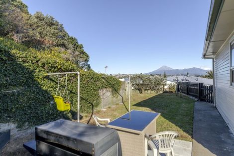 Photo of property in 15 Simons Street, Moturoa, New Plymouth, 4310