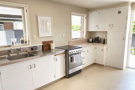 Photo of property in 12 Penhelig Place, Burnside, Christchurch, 8053