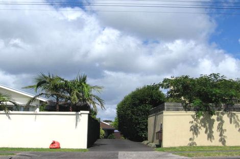 Photo of property in 2/92 East Coast Road, Milford, Auckland, 0620