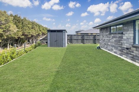 Photo of property in 3 Omahuru Road, Glenbrook, 2681