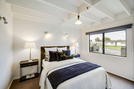 Photo of property in 141 Tait Drive, Greenmeadows, Napier, 4112