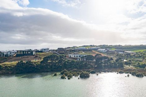 Photo of property in 98 Omahina Street, Raglan, 3225