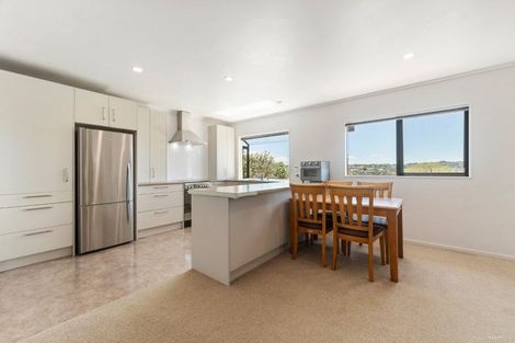 Photo of property in 2/39 Browns Bay Road, Browns Bay, Auckland, 0630
