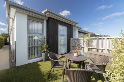 Photo of property in 35 Awatira Drive, Papamoa Beach, Papamoa, 3118