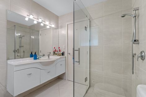 Photo of property in 242 Konini Road, Titirangi, Auckland, 0604