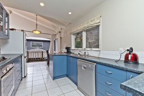 Photo of property in 74 Eskdale Road, Birkdale, Auckland, 0626