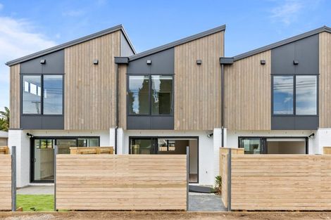 Photo of property in 3/12 Tawa Road, Te Atatu Peninsula, Auckland, 0610