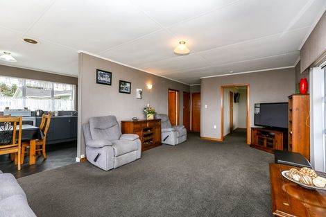 Photo of property in 20 Mace Terrace, Oakura, 4314