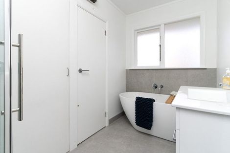 Photo of property in 144 Wairakei Road, Bryndwr, Christchurch, 8053