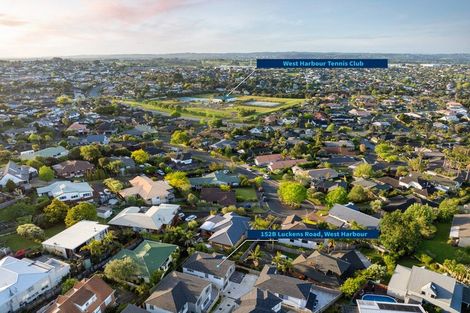 Photo of property in 152b Luckens Road, West Harbour, Auckland, 0618