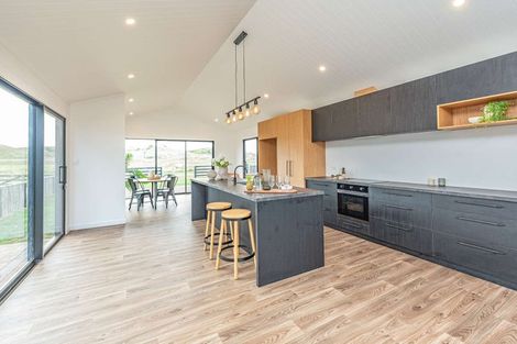 Photo of property in 16 Coleman Avenue, Waverley, 4591