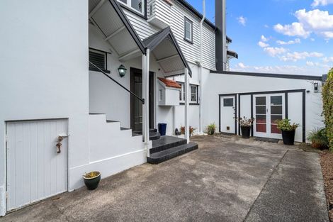 Photo of property in 15 Williams Street, Tauranga, 3110