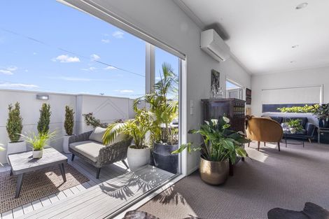 Photo of property in 298 Huatoki Street, Upper Vogeltown, New Plymouth, 4310
