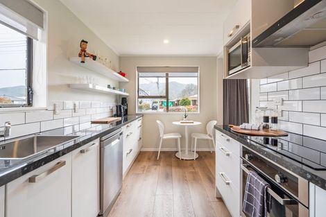 Photo of property in 48f2- Kowhai Avenue, Ebdentown, Upper Hutt, 5018
