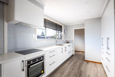 Photo of property in 11 Manu Crescent, Upper Vogeltown, New Plymouth, 4310