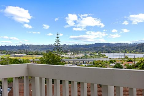 Photo of property in 1/23 Santiago Crescent, Unsworth Heights, Auckland, 0632