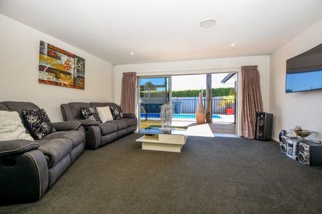 Photo of property in 2 The Glade, Carterton, 5713