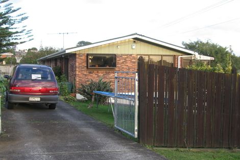 Photo of property in 60 Patons Road, Howick, Auckland, 2014