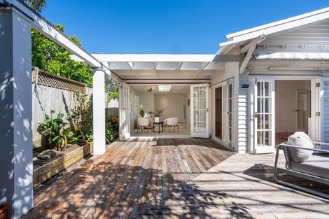 Photo of property in 2/40a Norwood Road, Bayswater, Auckland, 0622