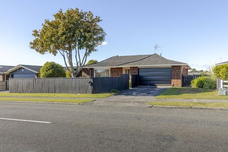 Photo of property in 60 Heta Road, Highlands Park, New Plymouth, 4312