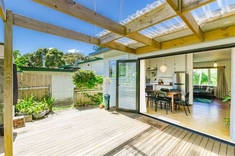 Photo of property in 27 Wellington Road, Paekakariki, 5034