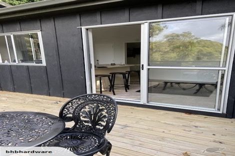 Photo of property in 128 Otitori Bay Road, Titirangi, Auckland, 0604