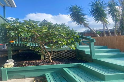 Photo of property in 1/16 Manapouri Place, Pakuranga Heights, Auckland, 2010