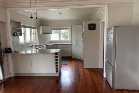Photo of property in 86 Grande Vue Road, Hillpark, Auckland, 2102
