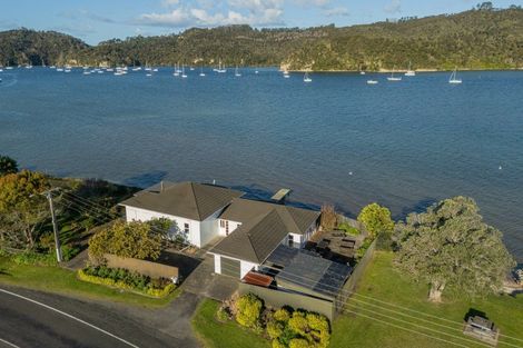 Photo of property in 96 Albert Street, Whitianga, 3510