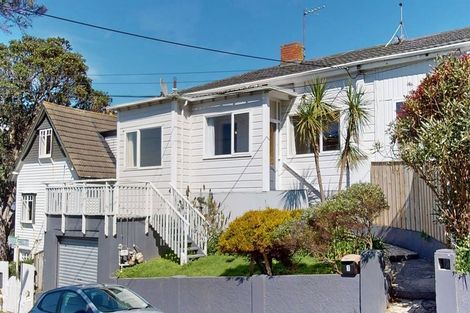 Photo of property in 3-5 Knoll Street, Island Bay, Wellington, 6023