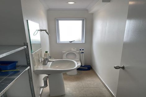Photo of property in 27 Te Atatu Road, Te Atatu South, Auckland, 0610