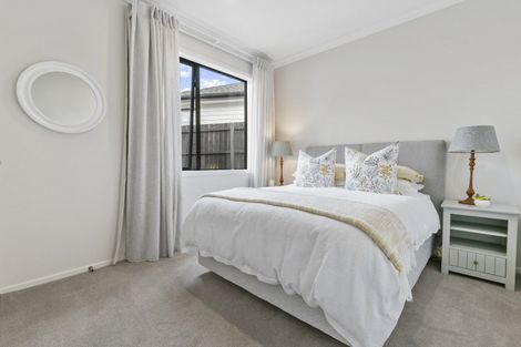 Photo of property in 6 Papa Orchard Drive, Kumeu, 0810