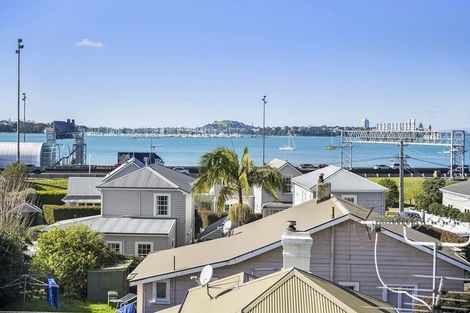 Photo of property in 6 Beach Road, Northcote Point, Auckland, 0627