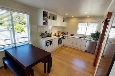 Photo of property in 35 Queen Mary Avenue, New Lynn, Auckland, 0600