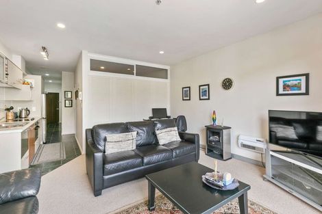 Photo of property in Atrium Towers, 8i/154 The Terrace, Wellington Central, Wellington, 6011