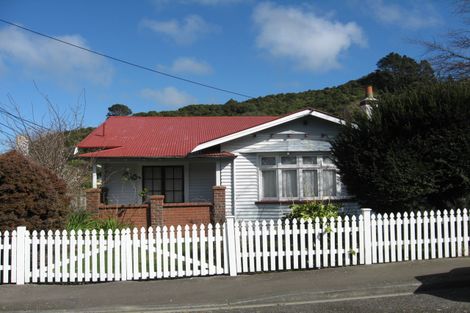 Photo of property in 47 Parkvale Road, Karori, Wellington, 6012