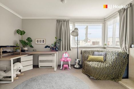 Photo of property in 73 Macandrew Road, South Dunedin, Dunedin, 9012
