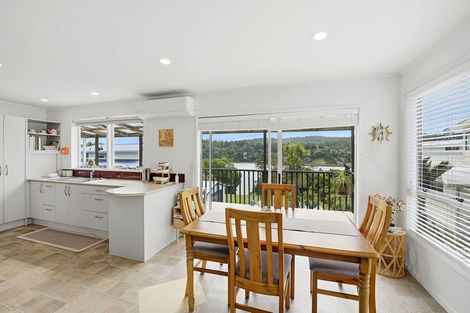 Photo of property in 13 Okura River Road, Okura, Albany, 0792