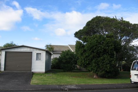 Photo of property in 3 Helga Crescent, Te Atatu Peninsula, Auckland, 0610
